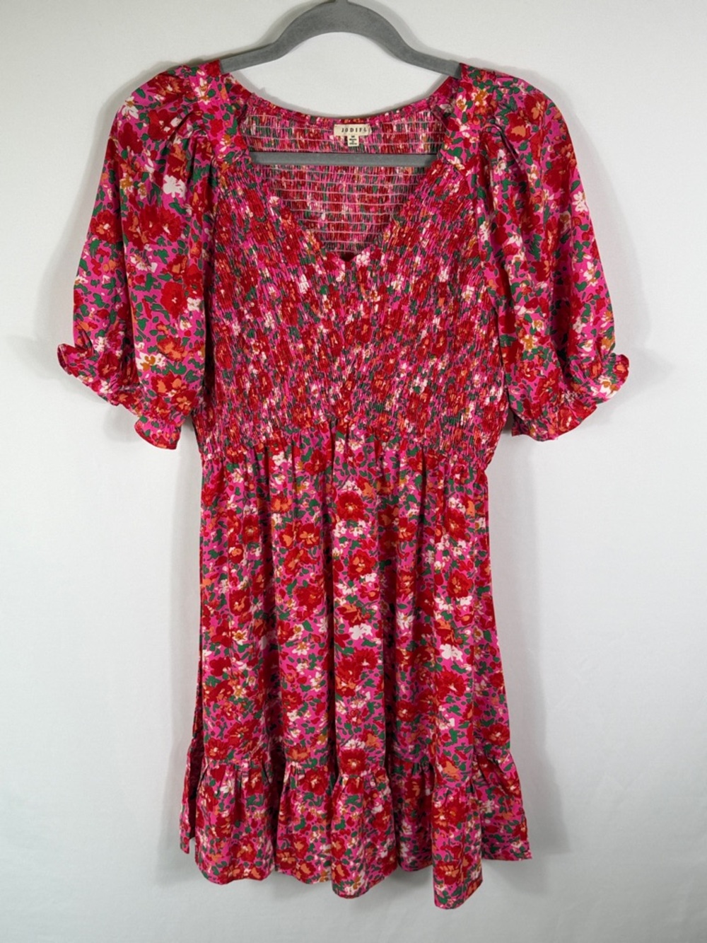 JODIFL Pink & Red Floral Smocked Dress. Flowy. Elastic Bust. Womens Size M